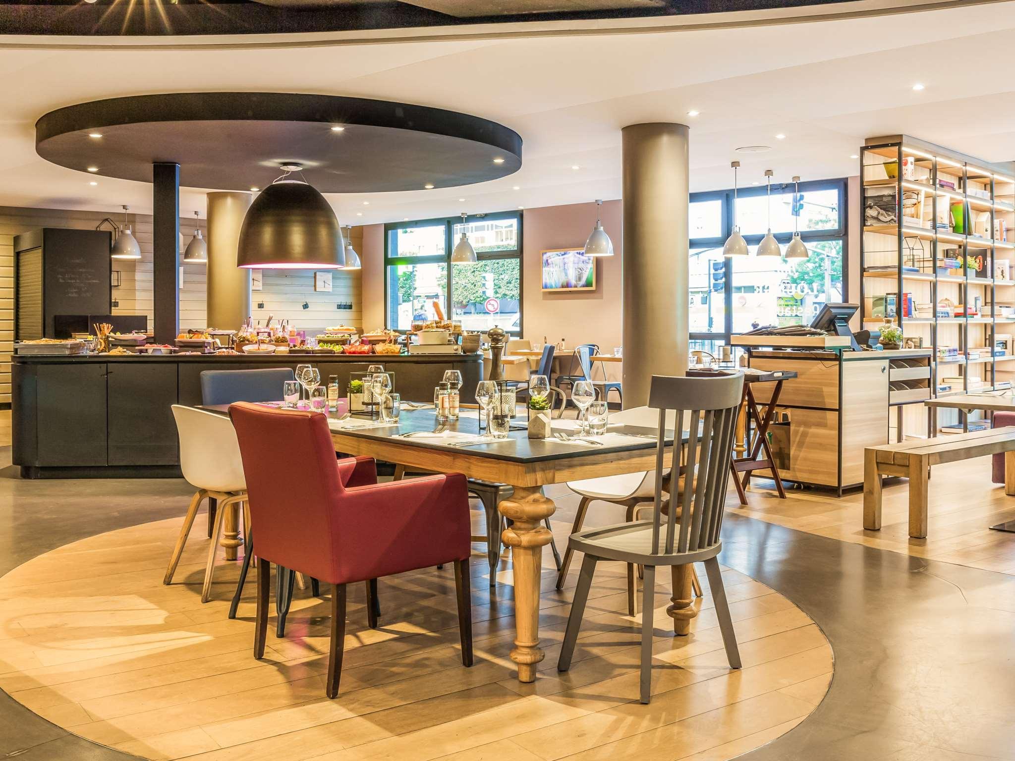 Campanile Paris Ouest - Pont De Hotel 3*
