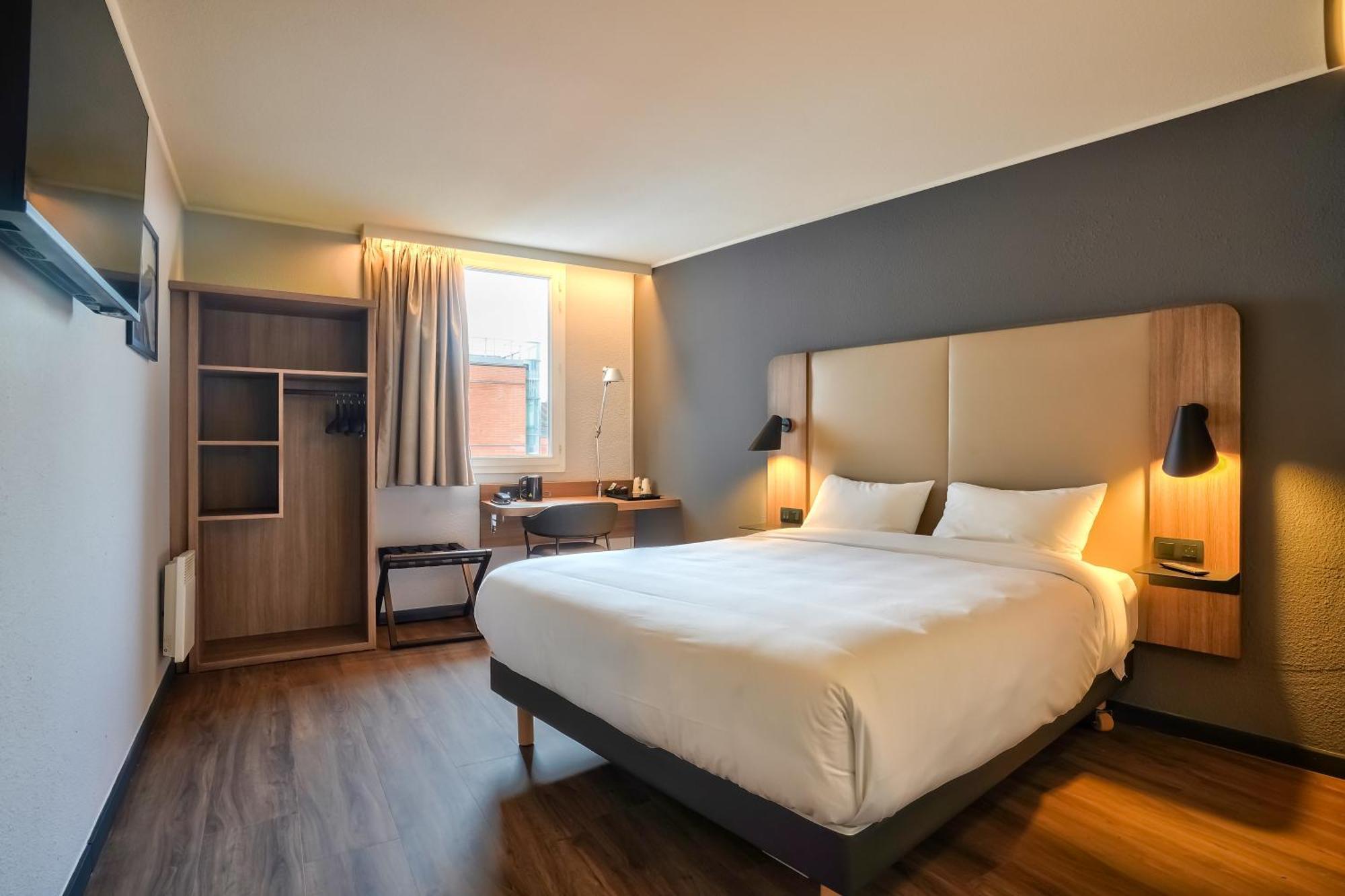 Campanile Paris Ouest - Pont De 3*
